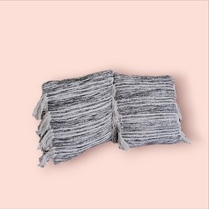 2 decorative pillows